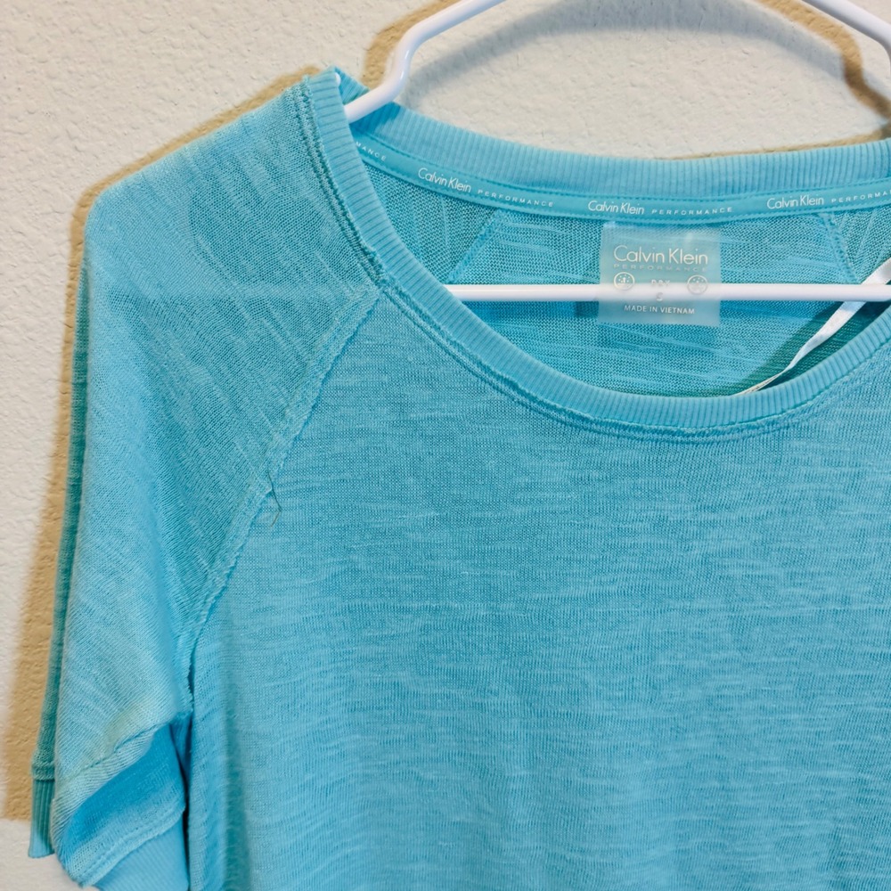 Calvin Klein Performance Top Womens Size S Blue Raglan Sleeve‎ Asymmetric Hem - Picture 2 of 3